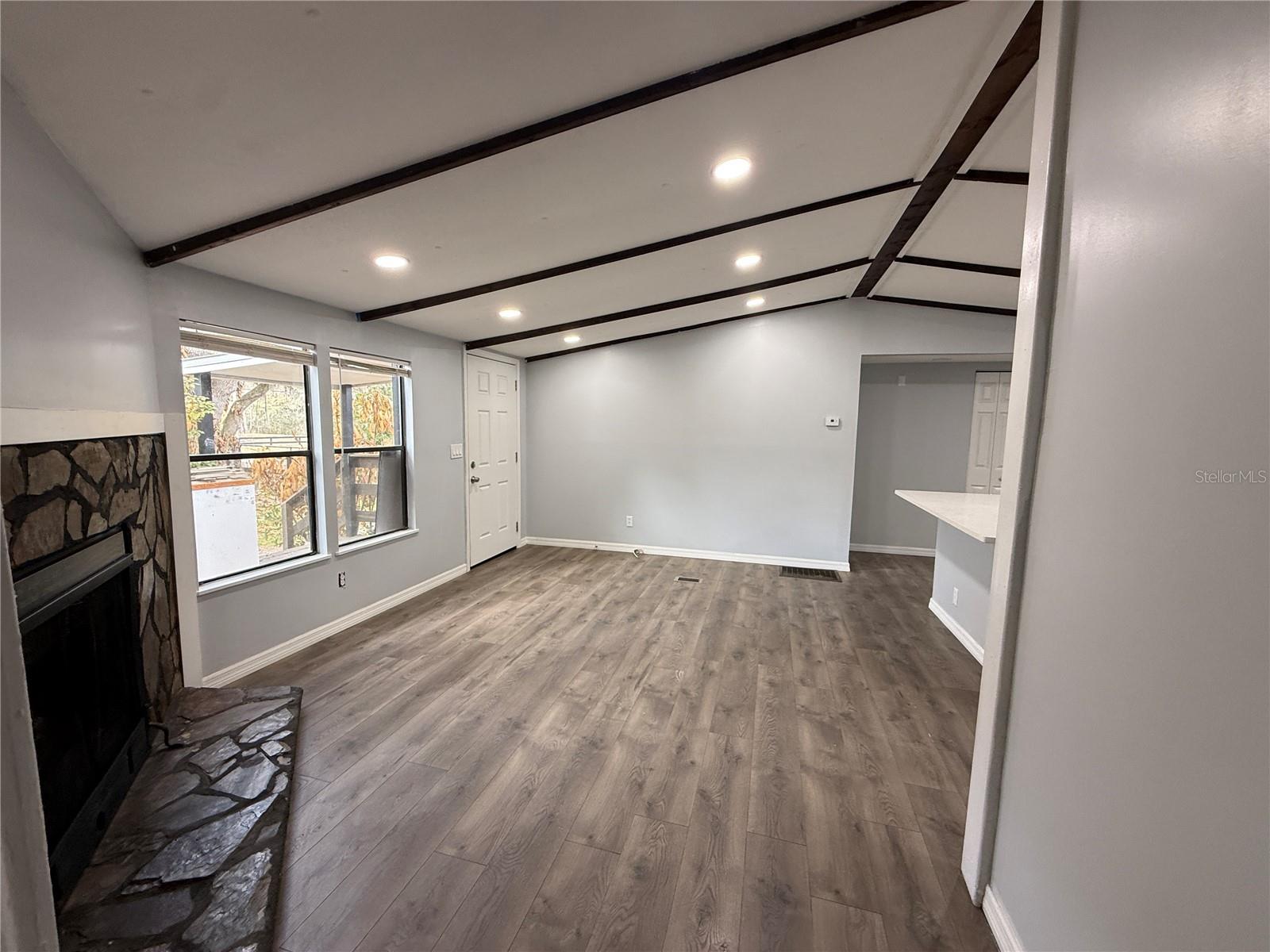 Image 11 of 33 For 8824 Overlook Dr