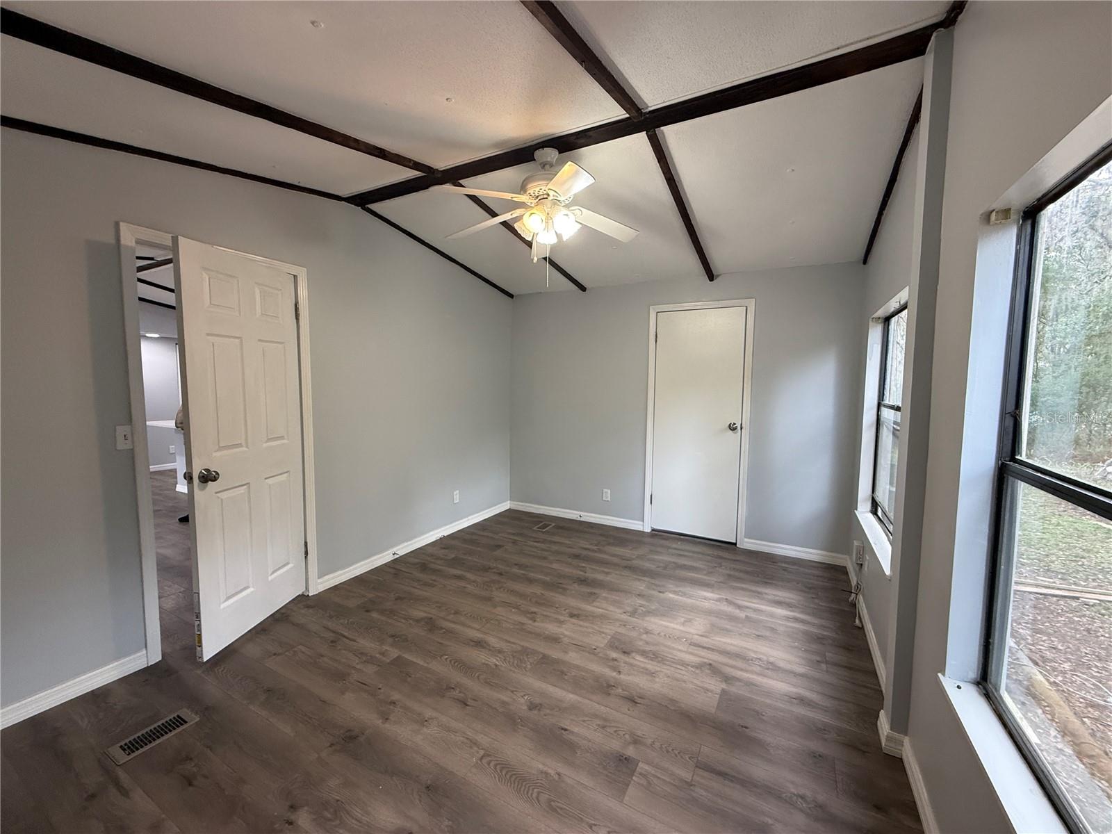 Image 16 of 33 For 8824 Overlook Dr