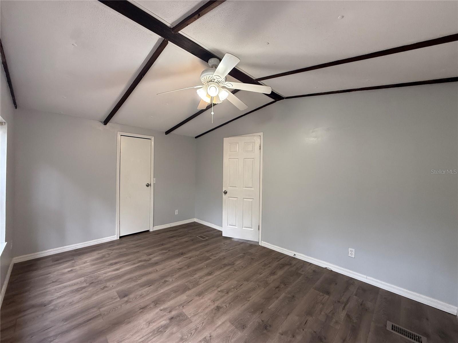 Image 17 of 33 For 8824 Overlook Dr