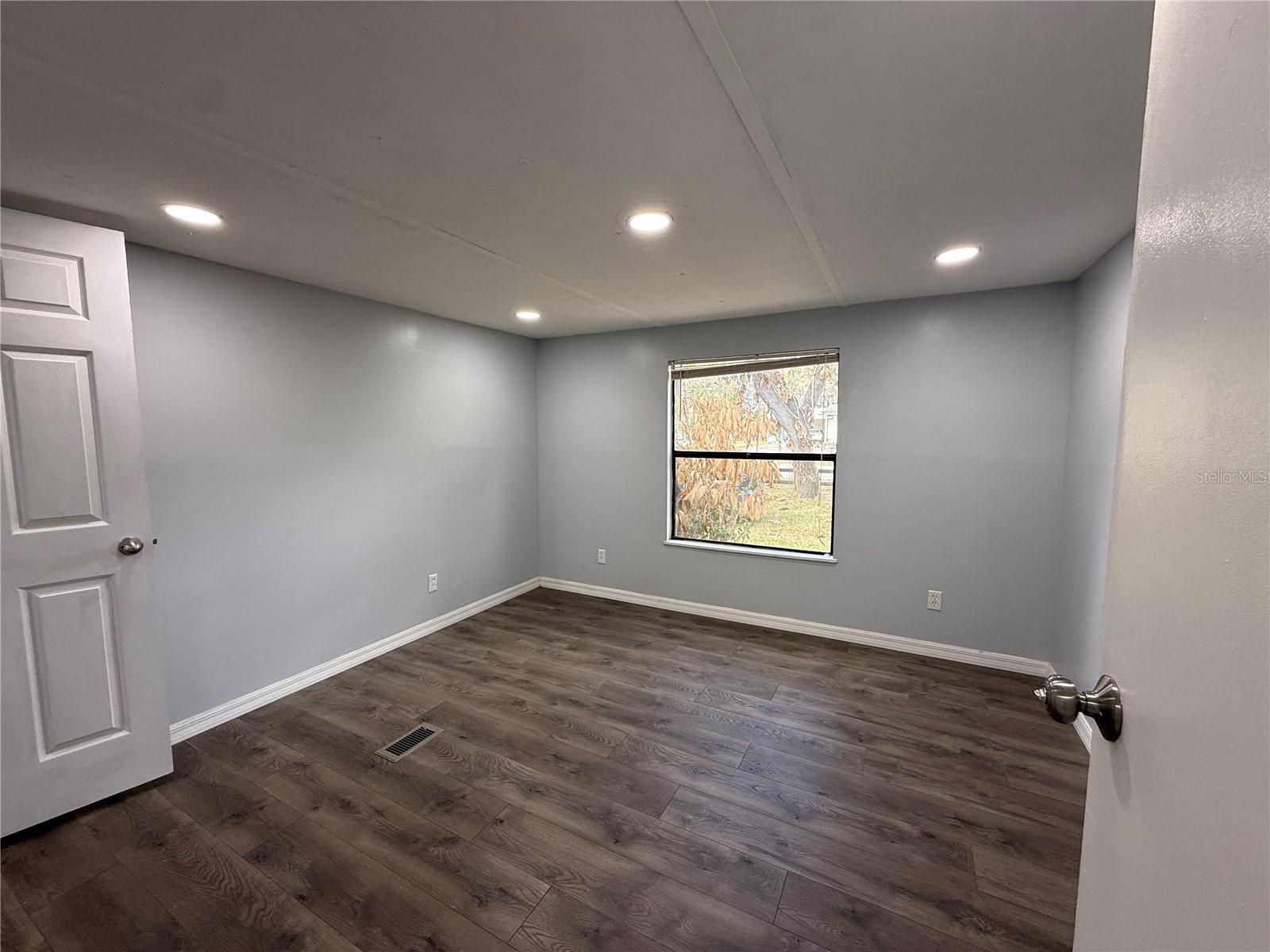 Image 22 of 33 For 8824 Overlook Dr