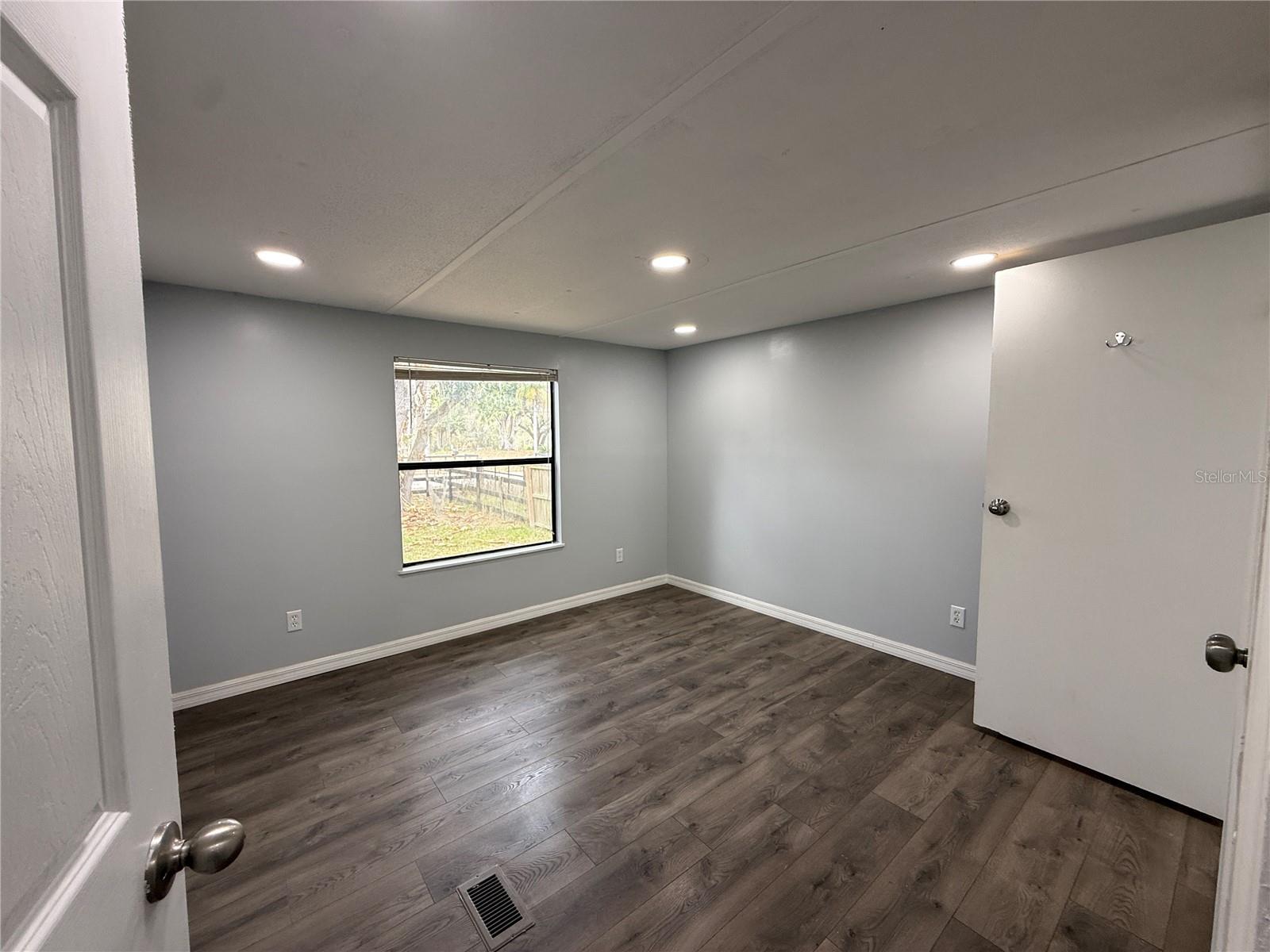 Image 23 of 33 For 8824 Overlook Dr