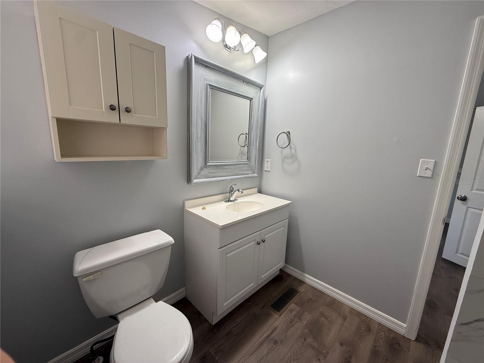 Image 28 of 33 For 8824 Overlook Dr