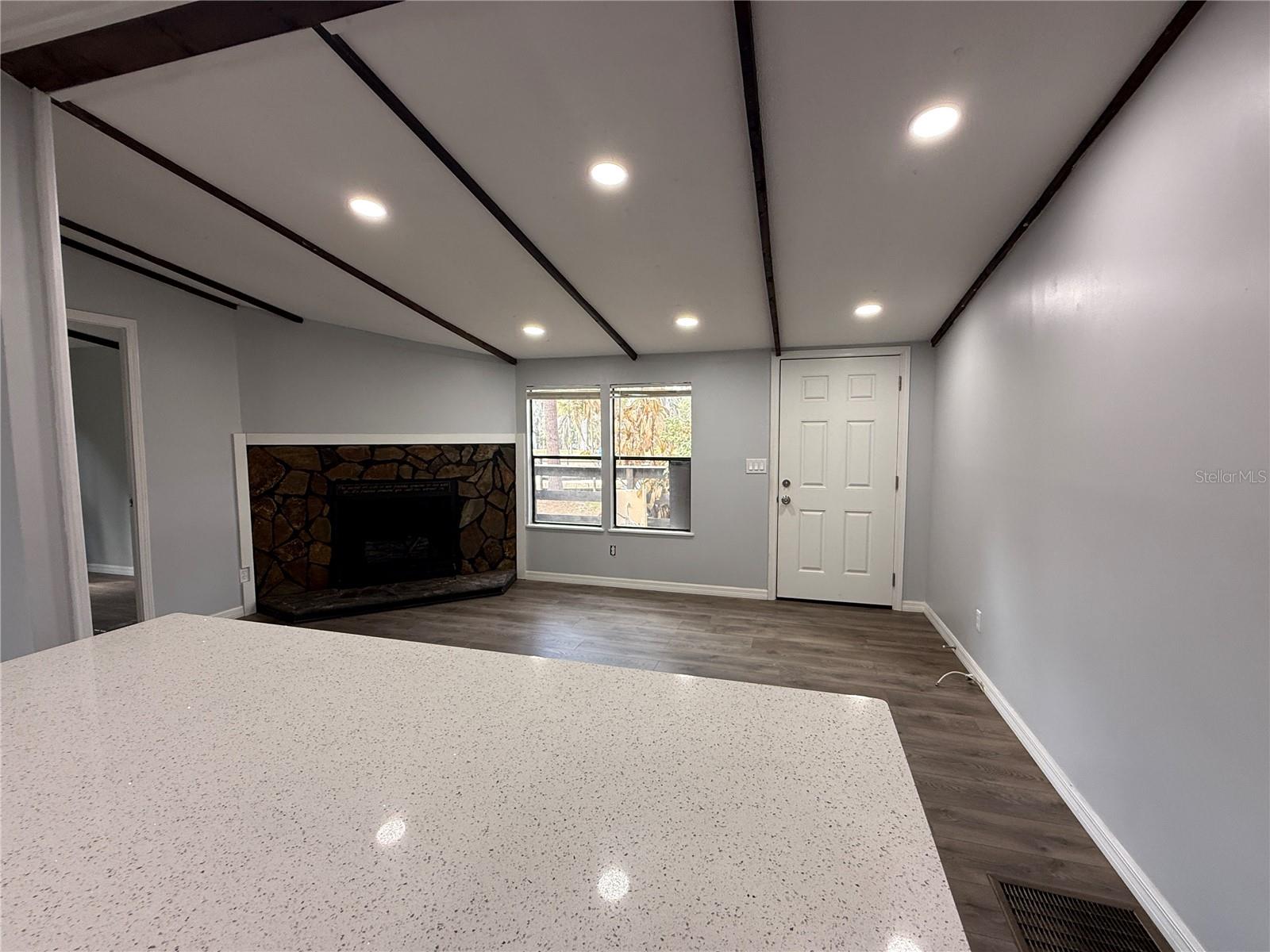 Image 4 of 33 For 8824 Overlook Dr