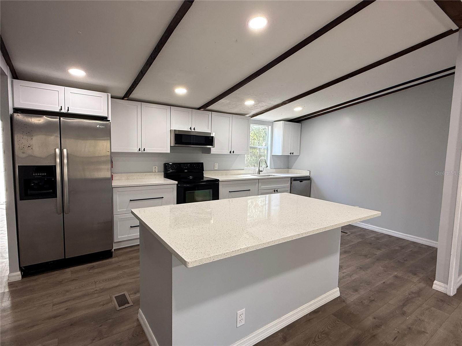 Image 6 of 33 For 8824 Overlook Dr