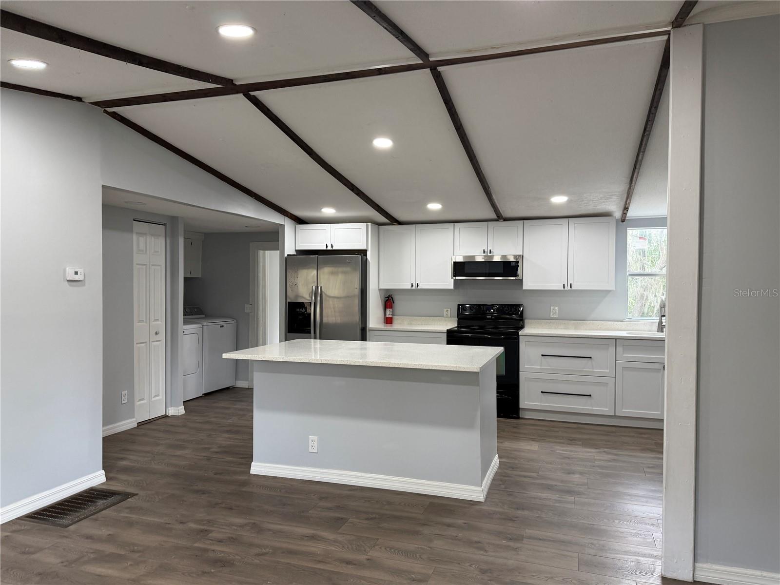 Image 9 of 33 For 8824 Overlook Dr