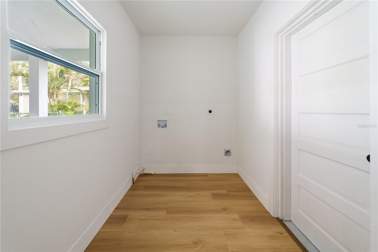 Image 20 of 59 For 3149 Canal Drive