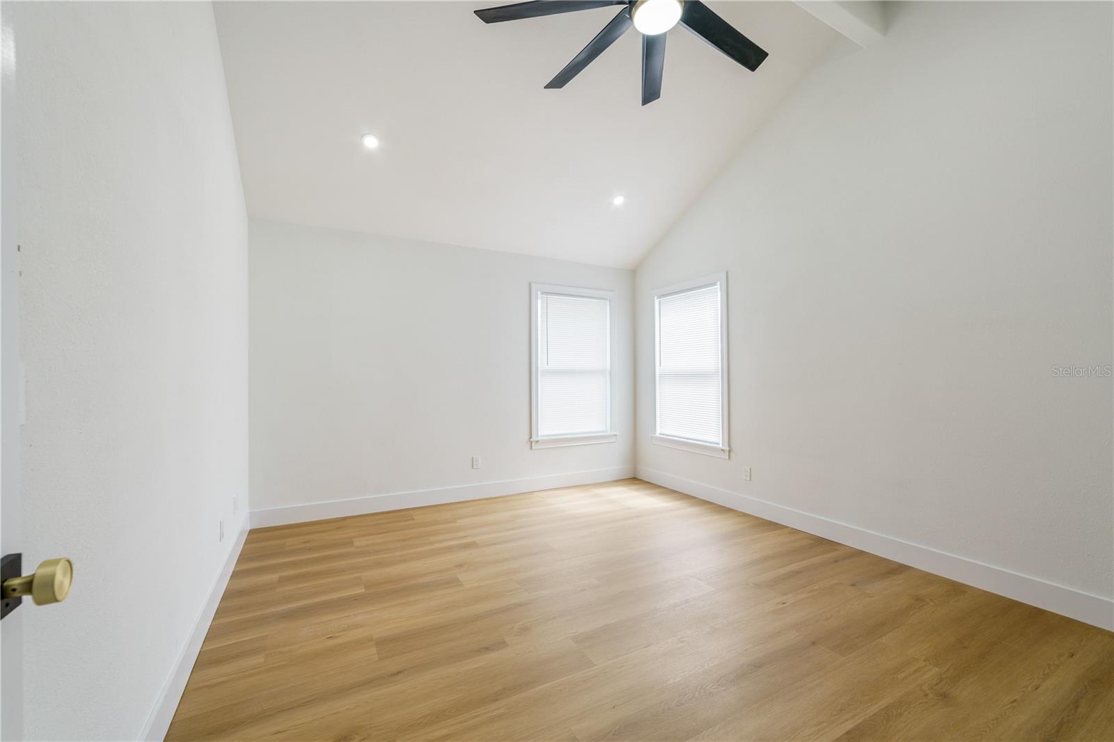 Image 28 of 59 For 3149 Canal Drive