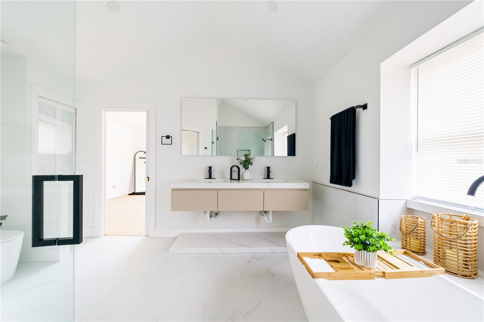 Image 36 of 59 For 3149 Canal Drive