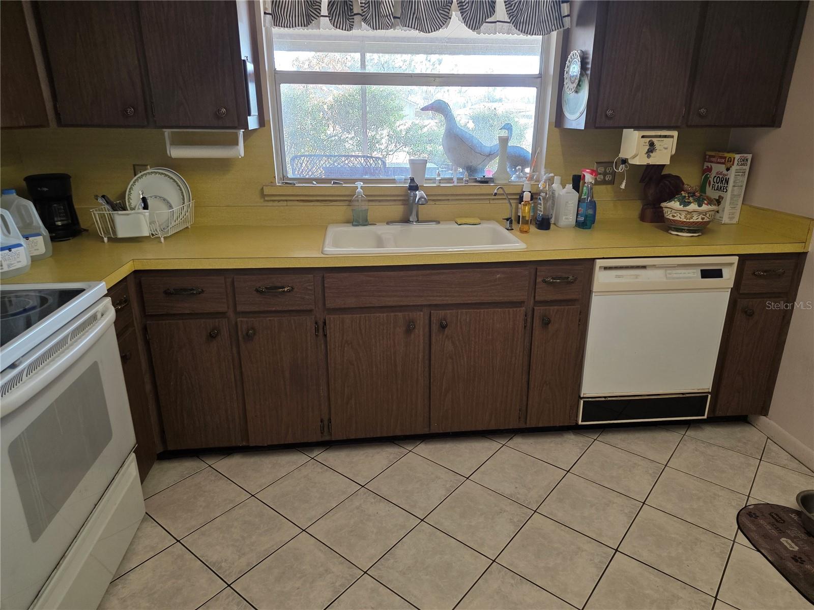 Image 13 of 33 For 22368 Weeks Boulevard