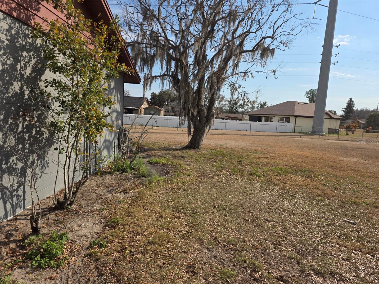 Image 31 of 33 For 22368 Weeks Boulevard