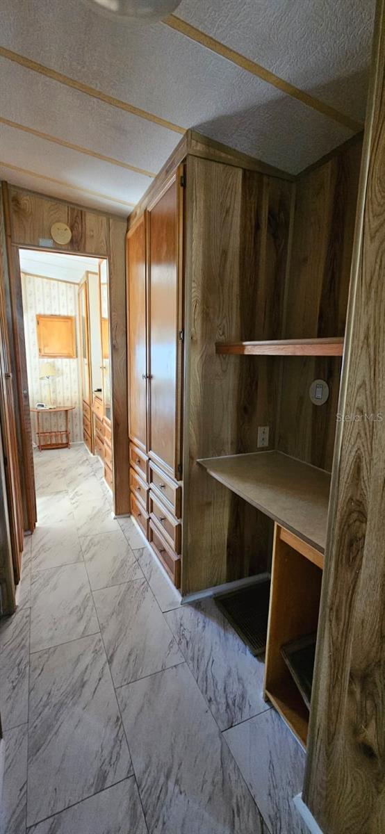 Listing photo id 9 for 1727 Button St  180