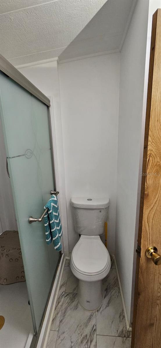 Listing photo id 11 for 1727 Button St  180