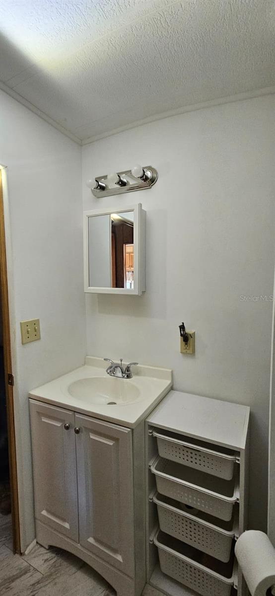 Listing photo id 12 for 1727 Button St  180