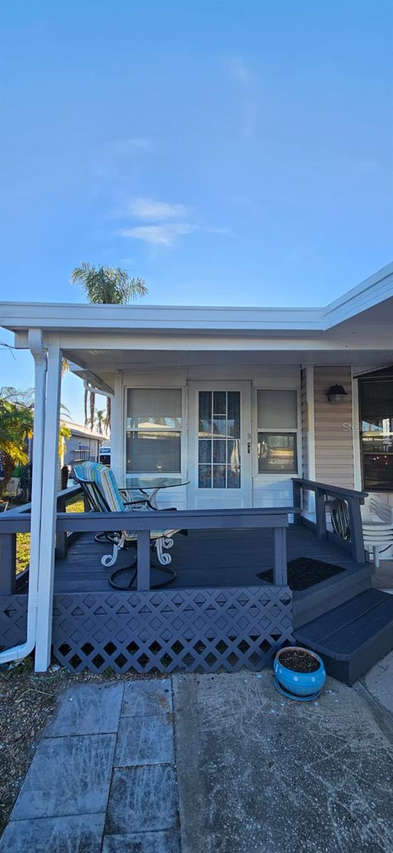 Listing photo id 0 for 1727 Button St  180