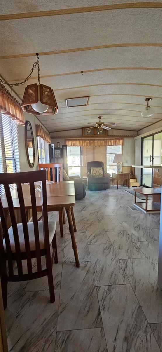 Listing photo id 5 for 1727 Button St  180