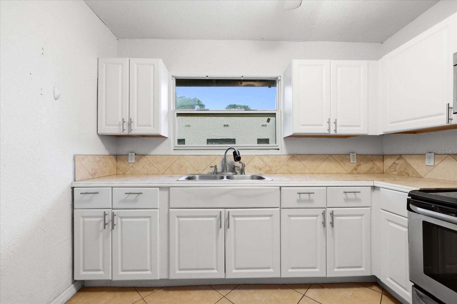 Image 11 of 21 For 1919 Quincy Street S