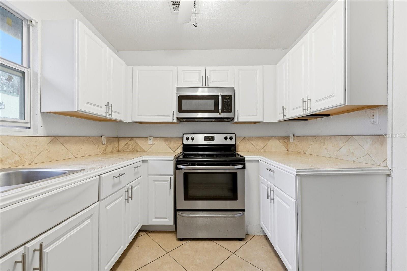 Image 12 of 21 For 1919 Quincy Street S