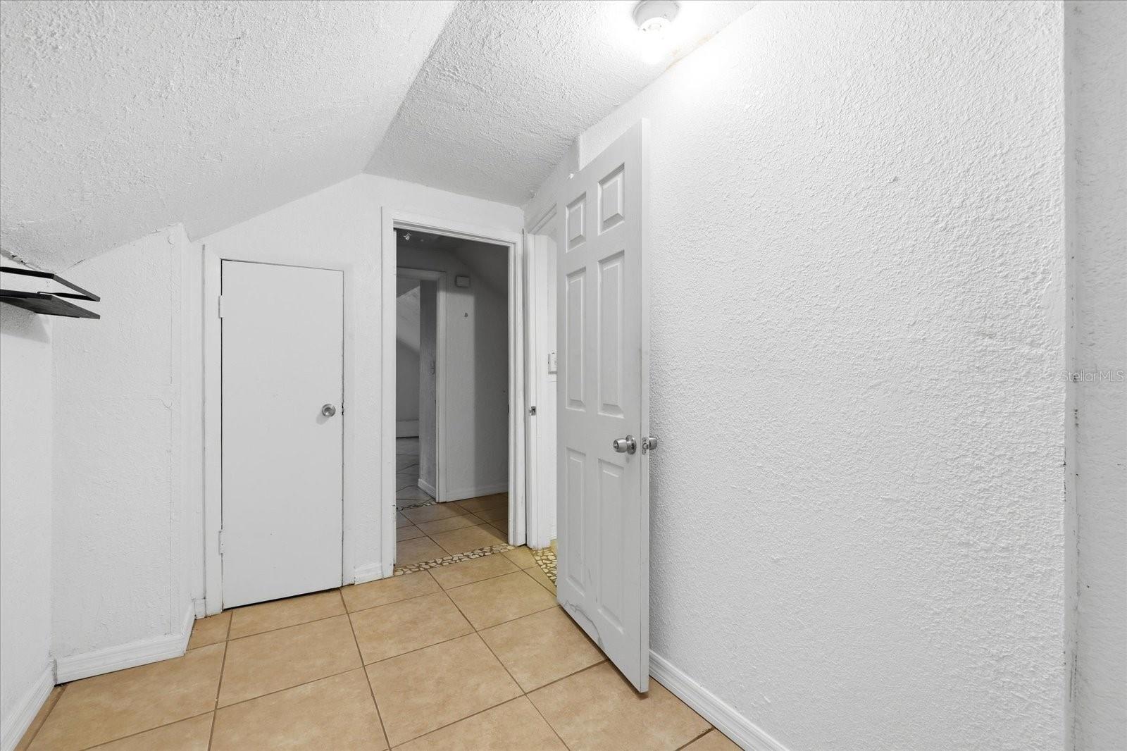 Image 16 of 21 For 1919 Quincy Street S