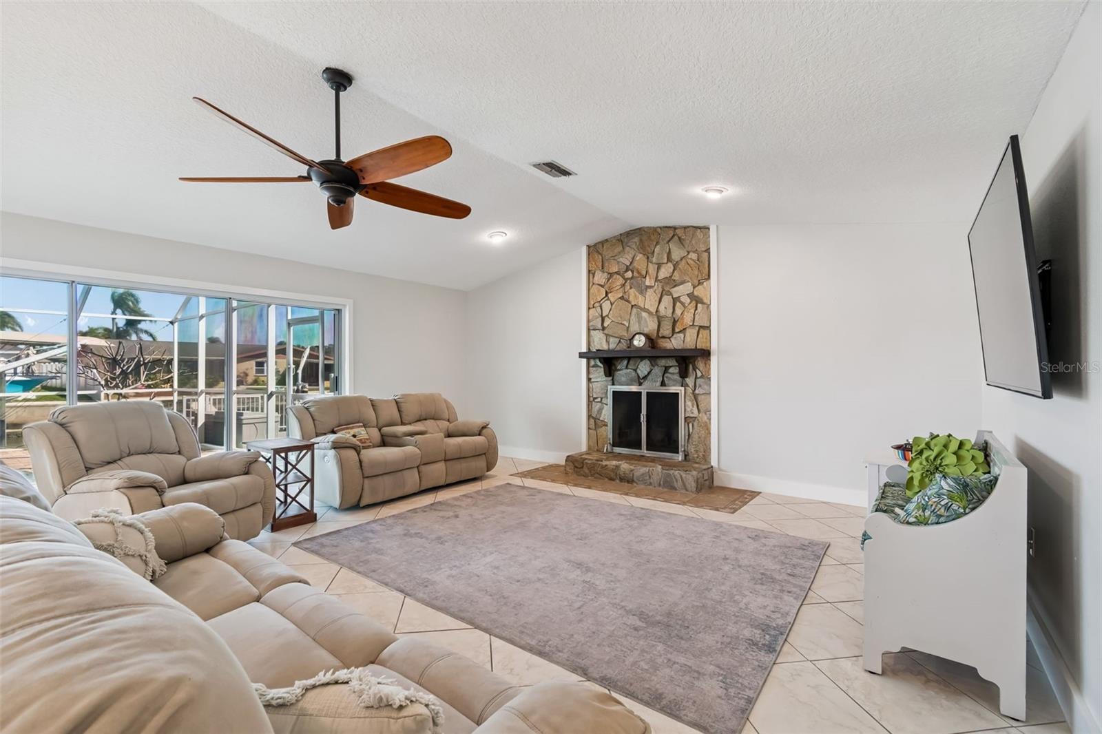 Image 6 of 50 For 9816 San Sebastian Way