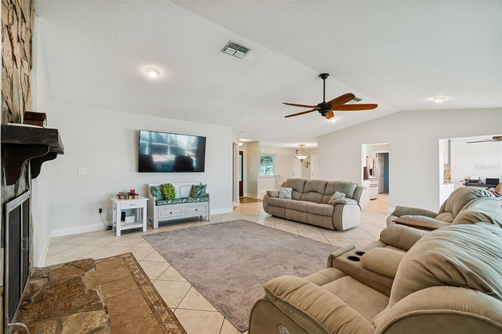 Image 7 of 50 For 9816 San Sebastian Way