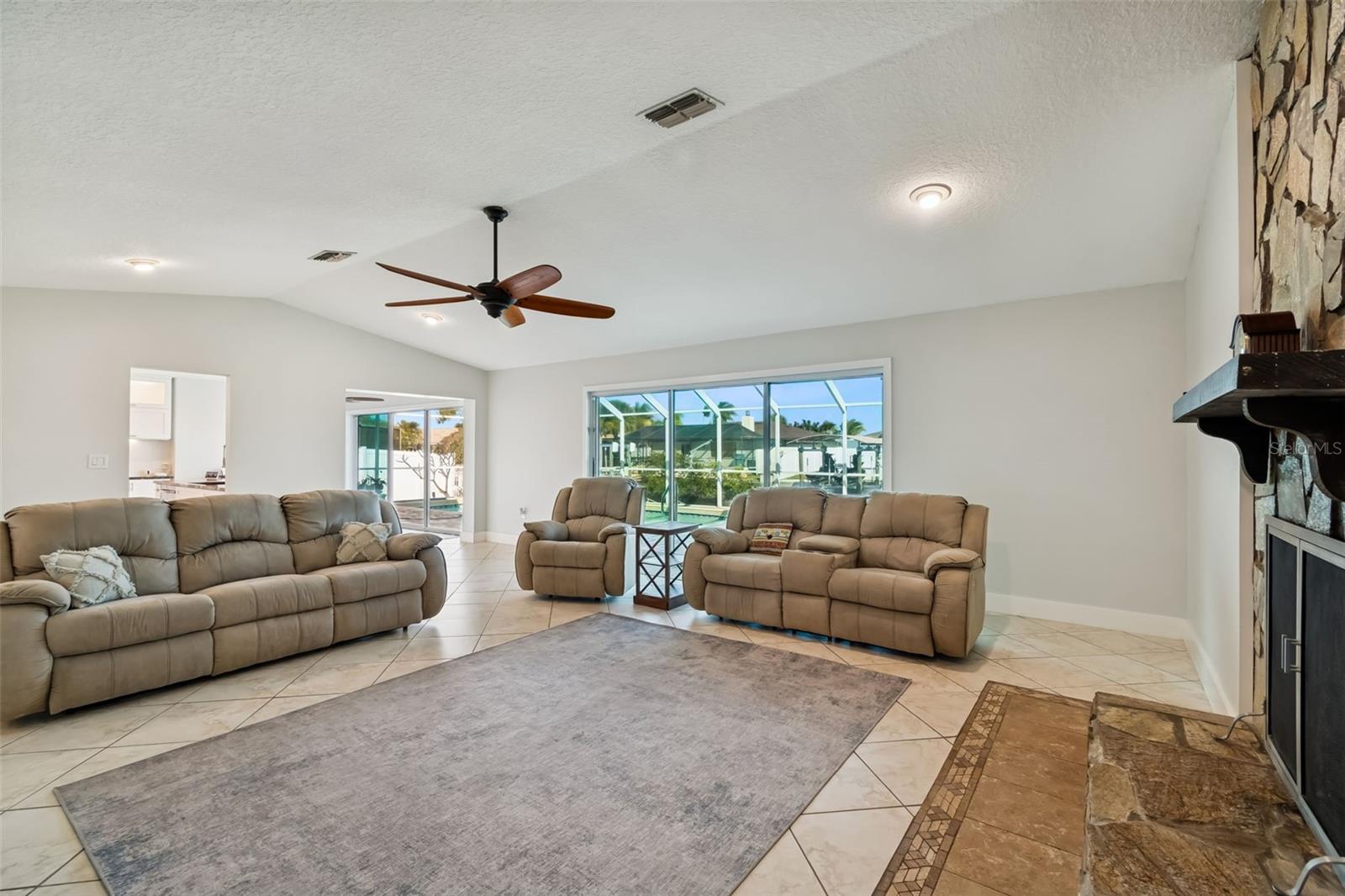 Image 8 of 50 For 9816 San Sebastian Way