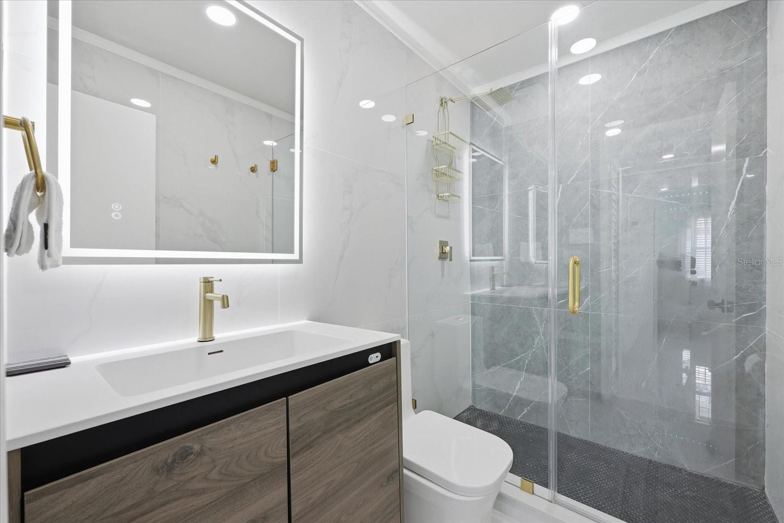 Image 17 of 26 For 2521 Minnehaha Street