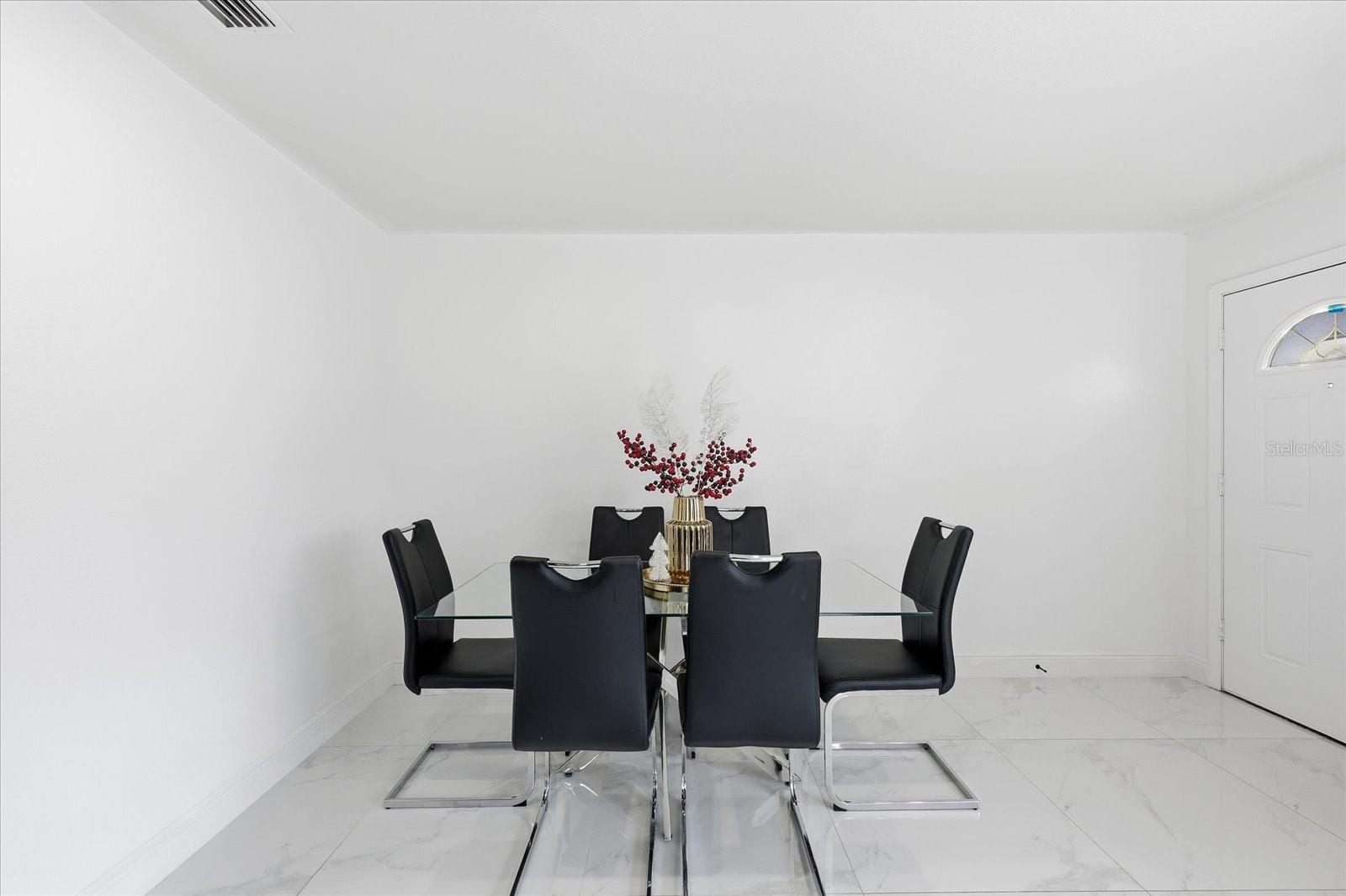 Image 3 of 26 For 2521 Minnehaha Street