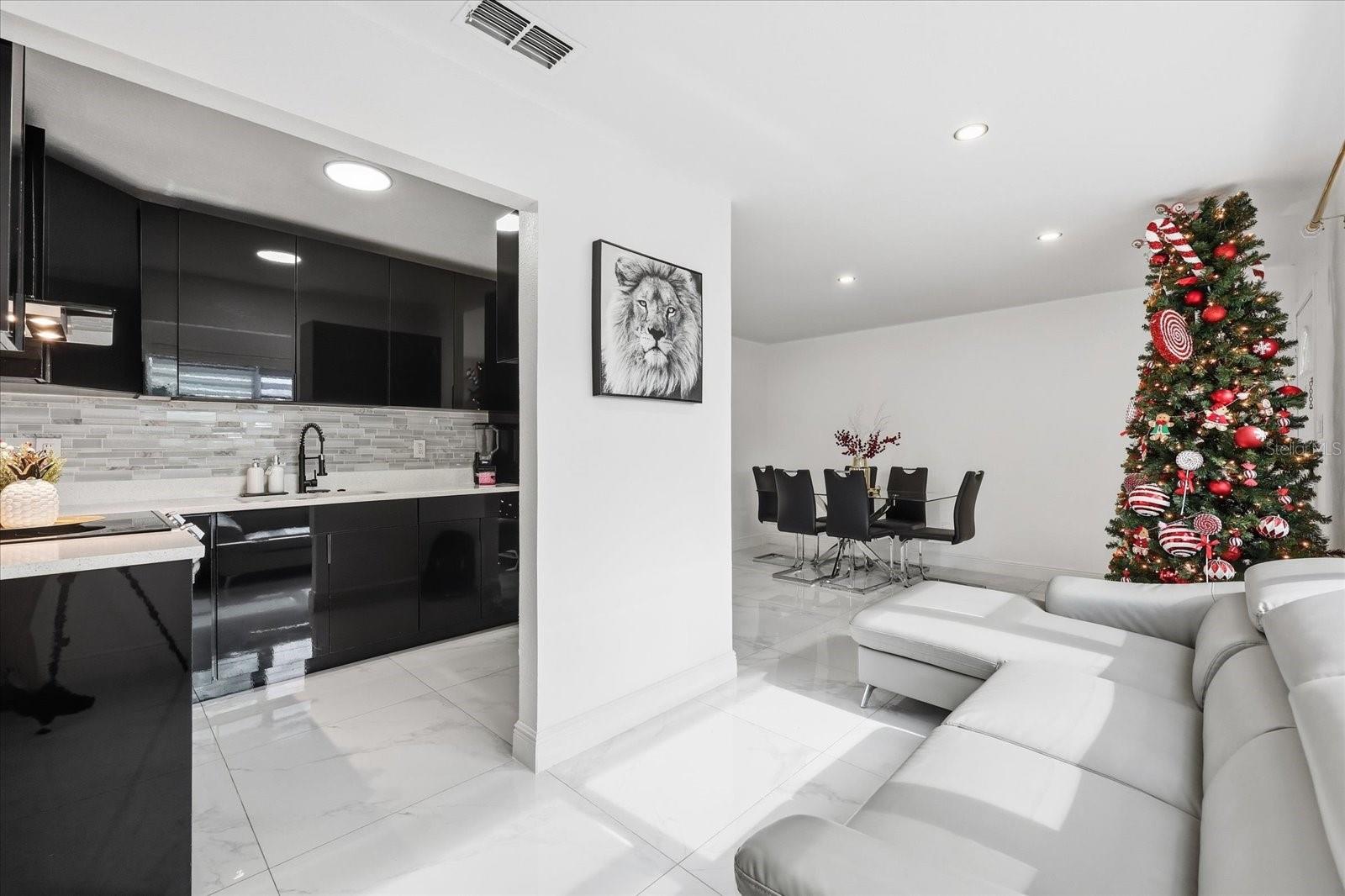 Image 6 of 26 For 2521 Minnehaha Street