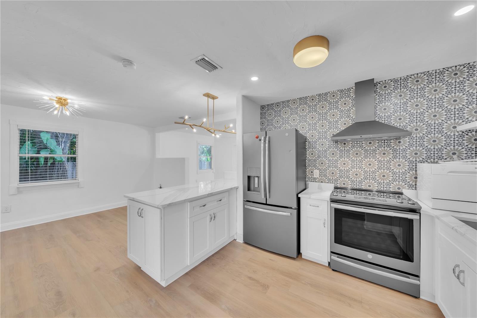 Image 11 of 45 For 314 Frances Avenue