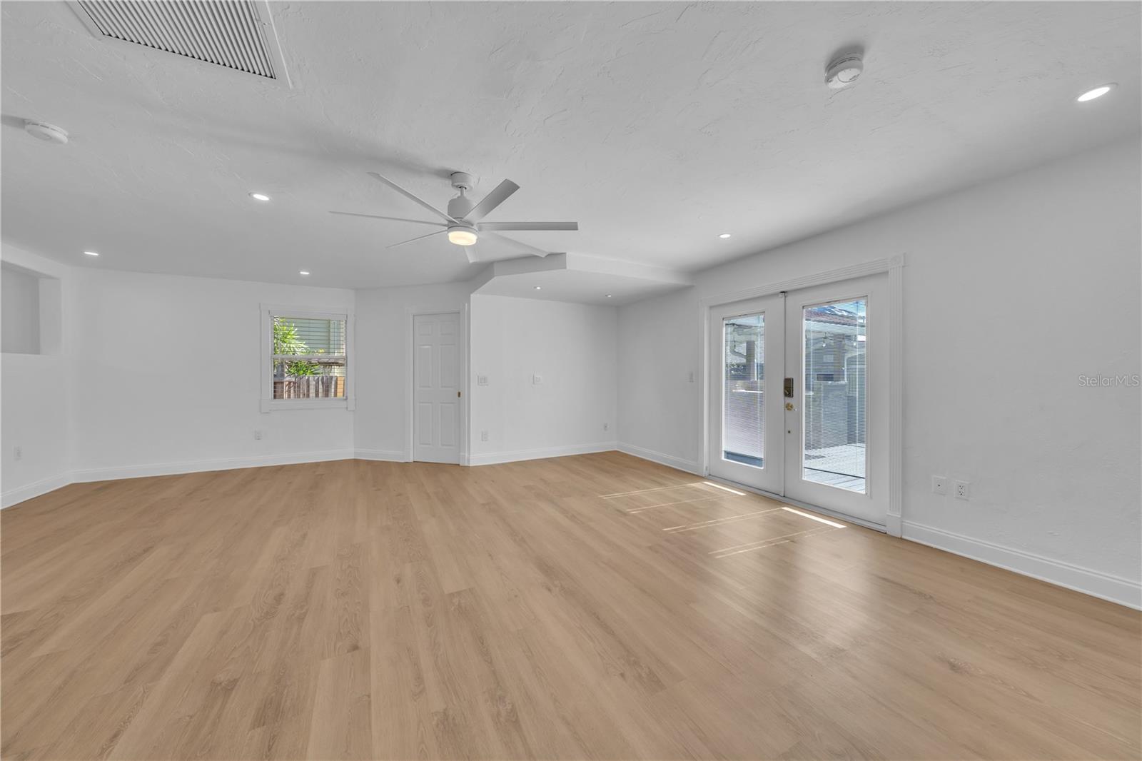 Image 19 of 45 For 314 Frances Avenue