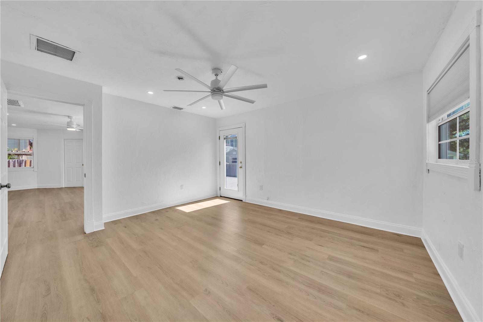 Image 23 of 45 For 314 Frances Avenue