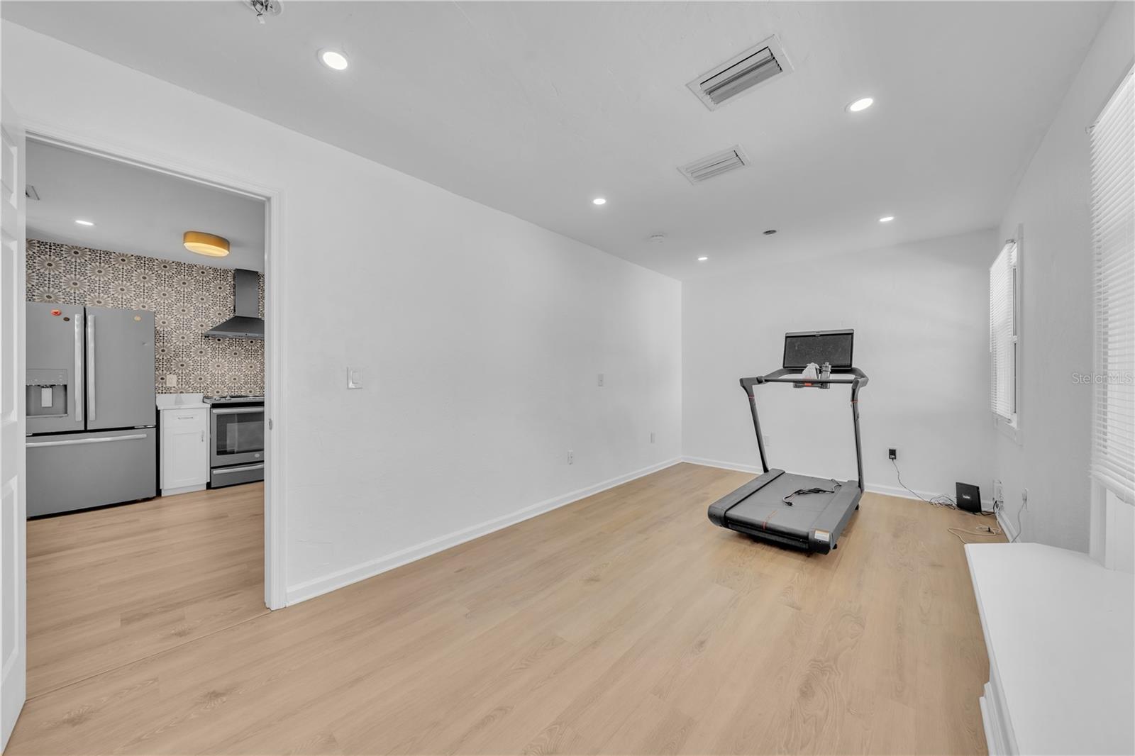 Image 34 of 45 For 314 Frances Avenue