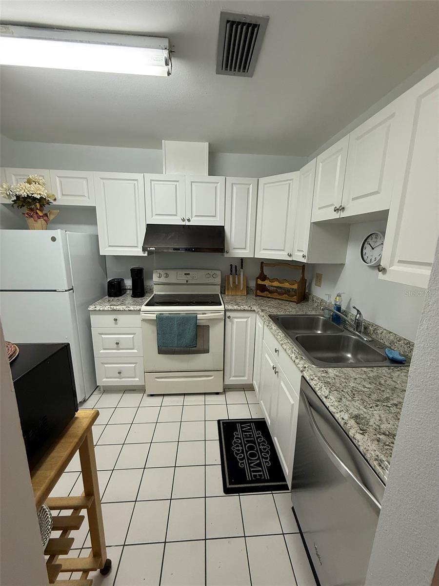 Image 23 of 38 For 2700 Bayshore Boulevard 4103