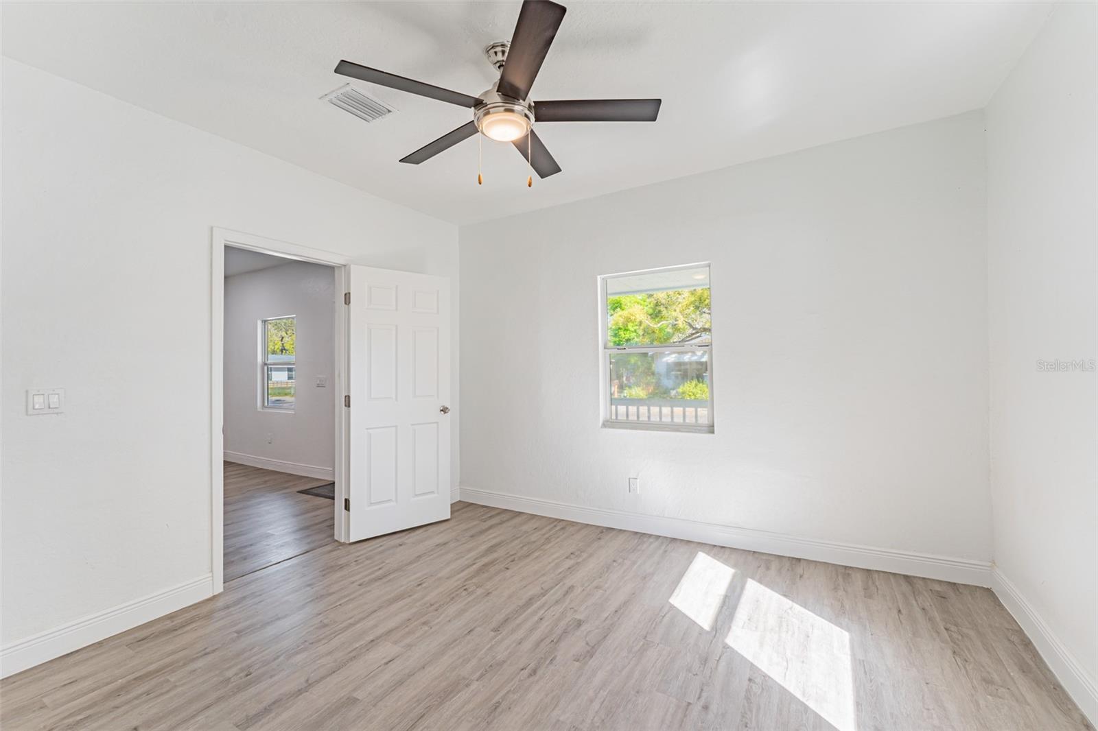 Image 18 of 46 For 1305 Osborne Avenue