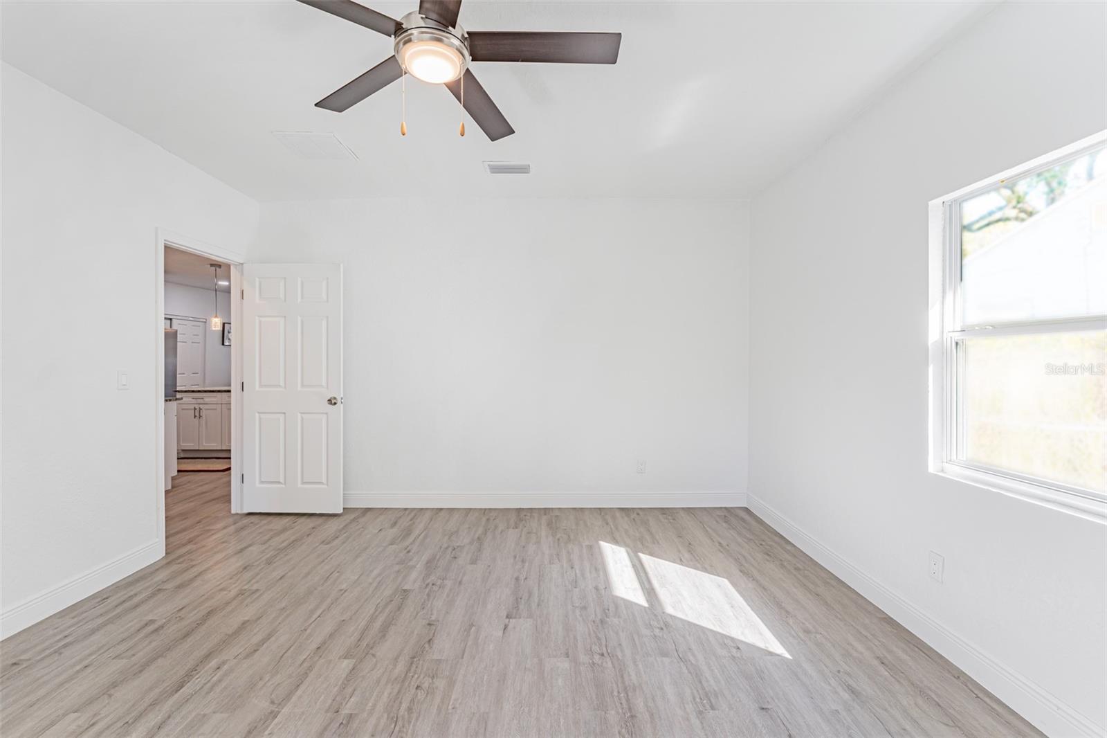 Image 24 of 46 For 1305 Osborne Avenue