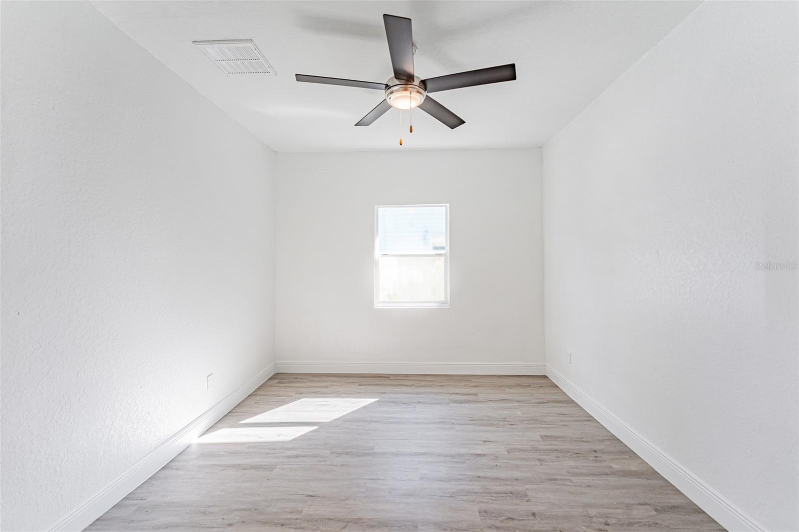 Image 27 of 46 For 1305 Osborne Avenue