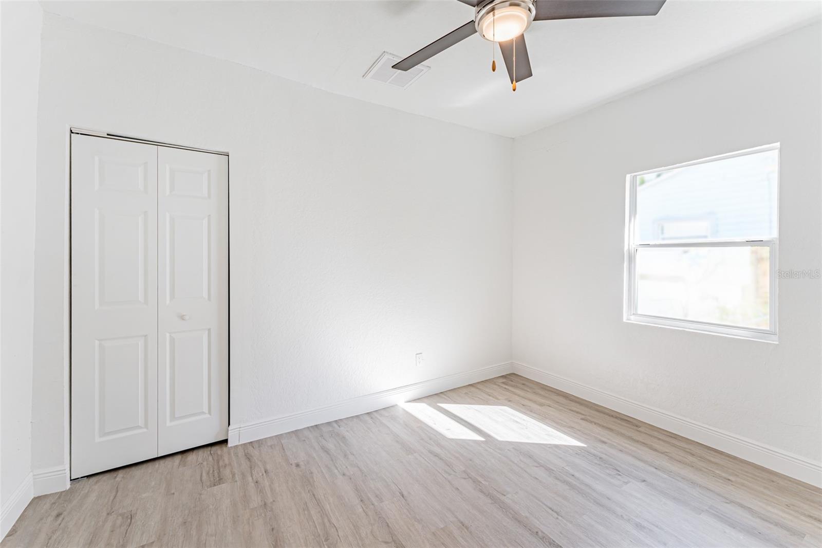 Image 28 of 46 For 1305 Osborne Avenue