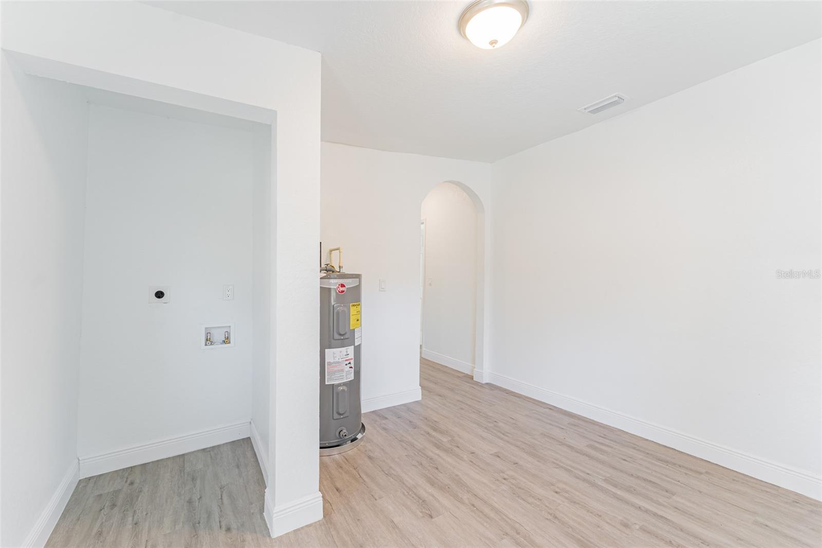 Image 32 of 46 For 1305 Osborne Avenue