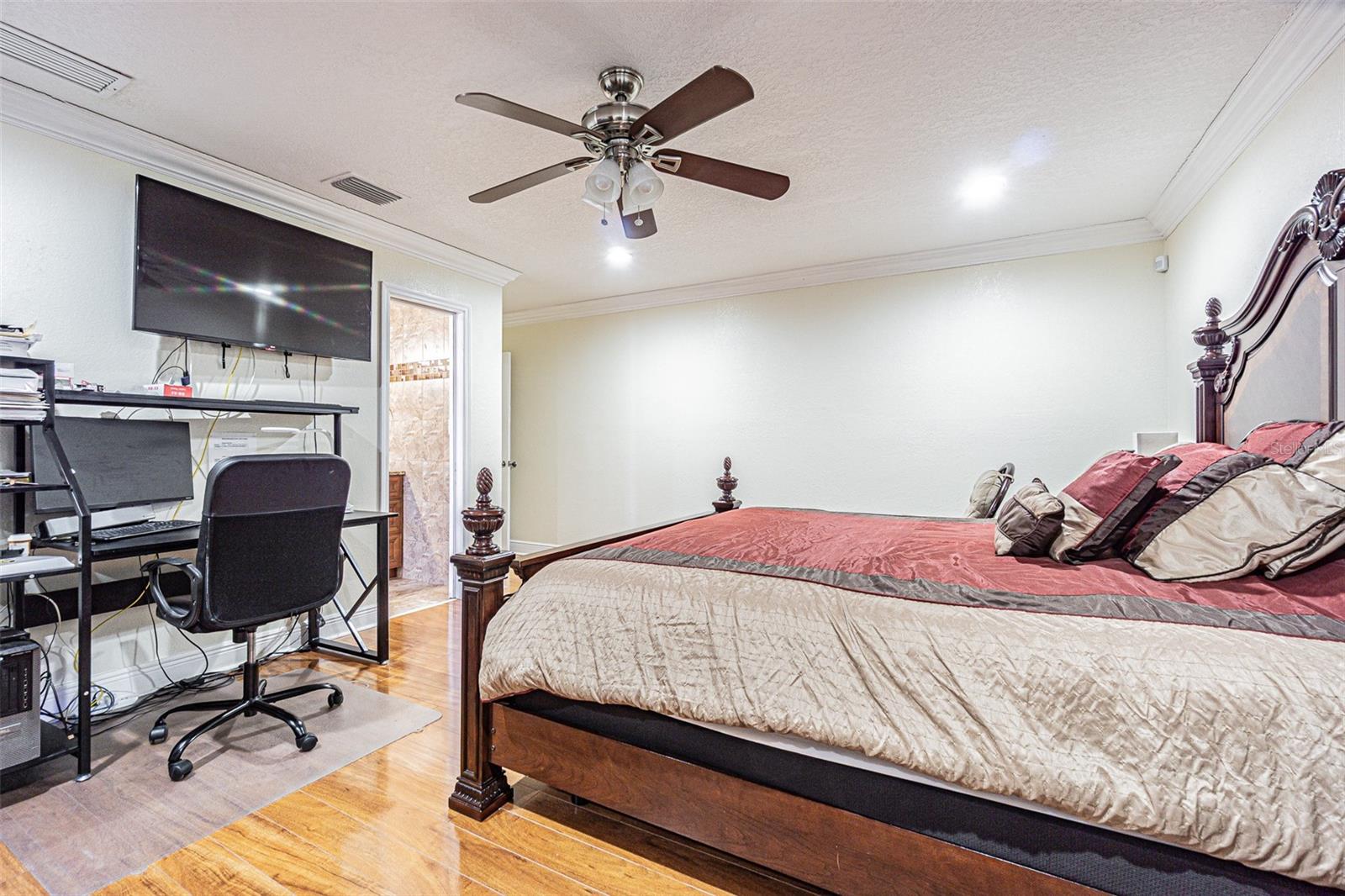 Image 18 of 34 For 3112 Henry Avenue