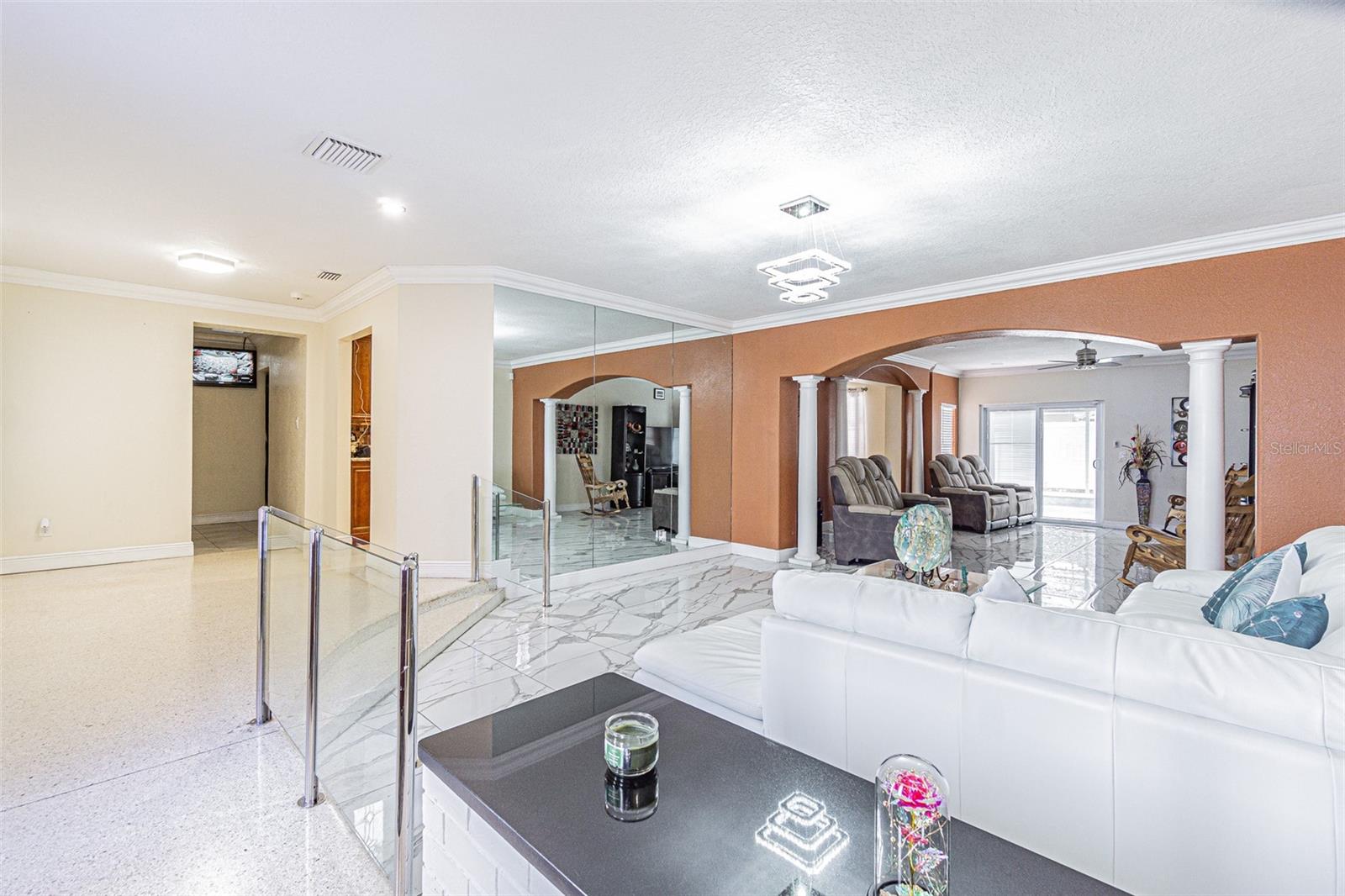 Image 22 of 34 For 3112 Henry Avenue