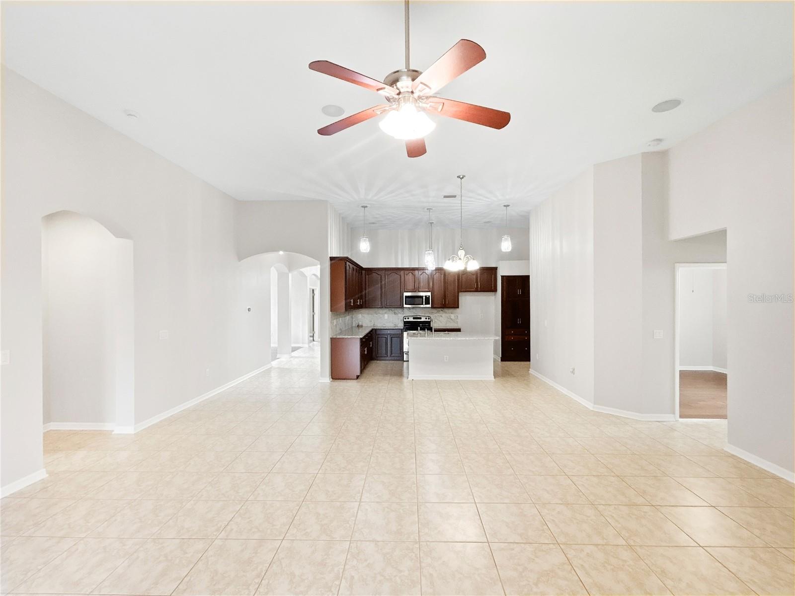 Image 13 of 53 For 8437 White Poplar Drive