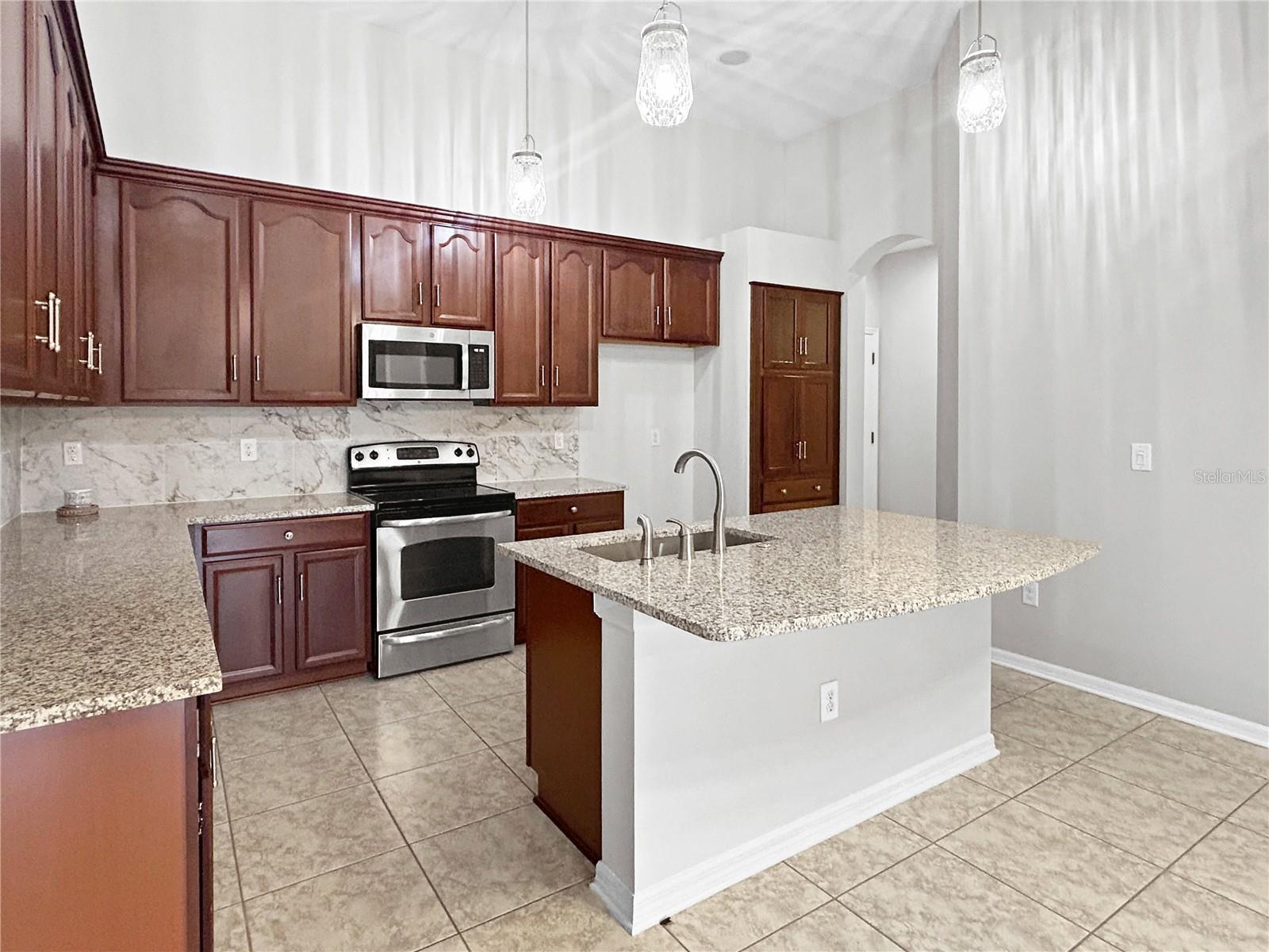 Image 15 of 53 For 8437 White Poplar Drive