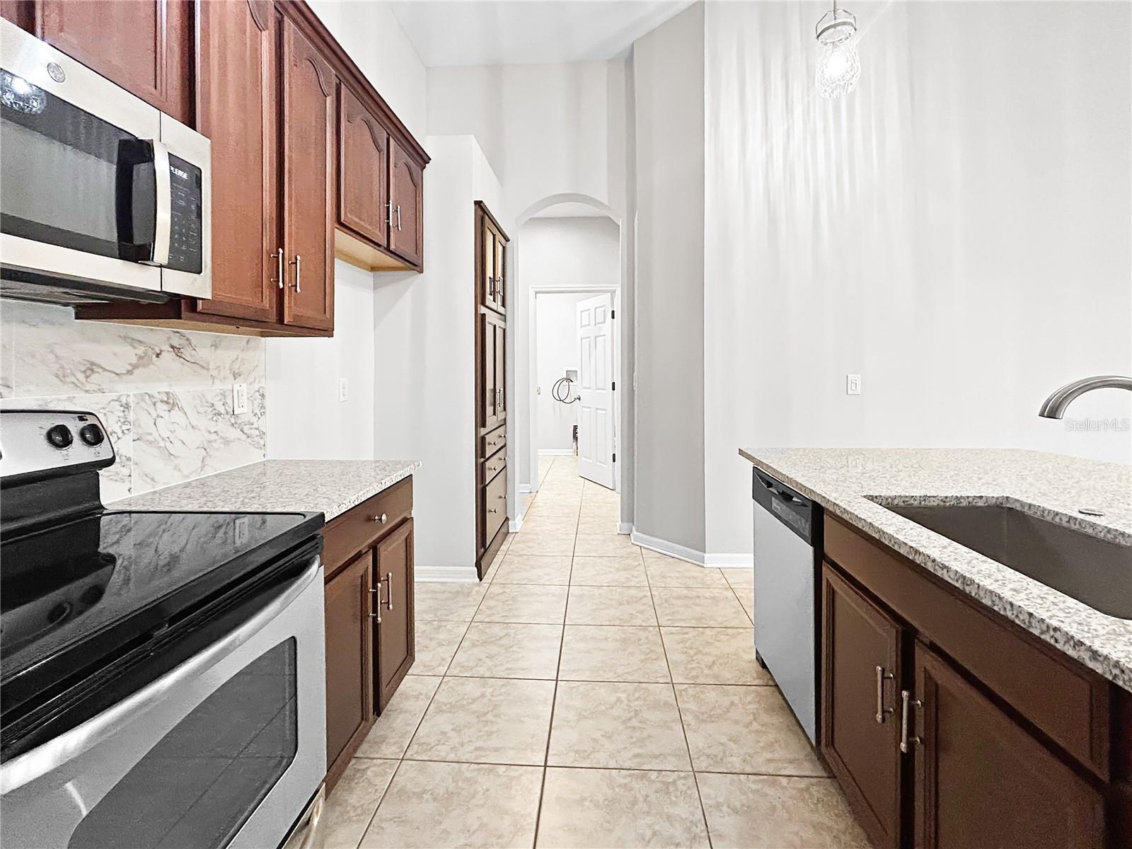 Image 17 of 53 For 8437 White Poplar Drive