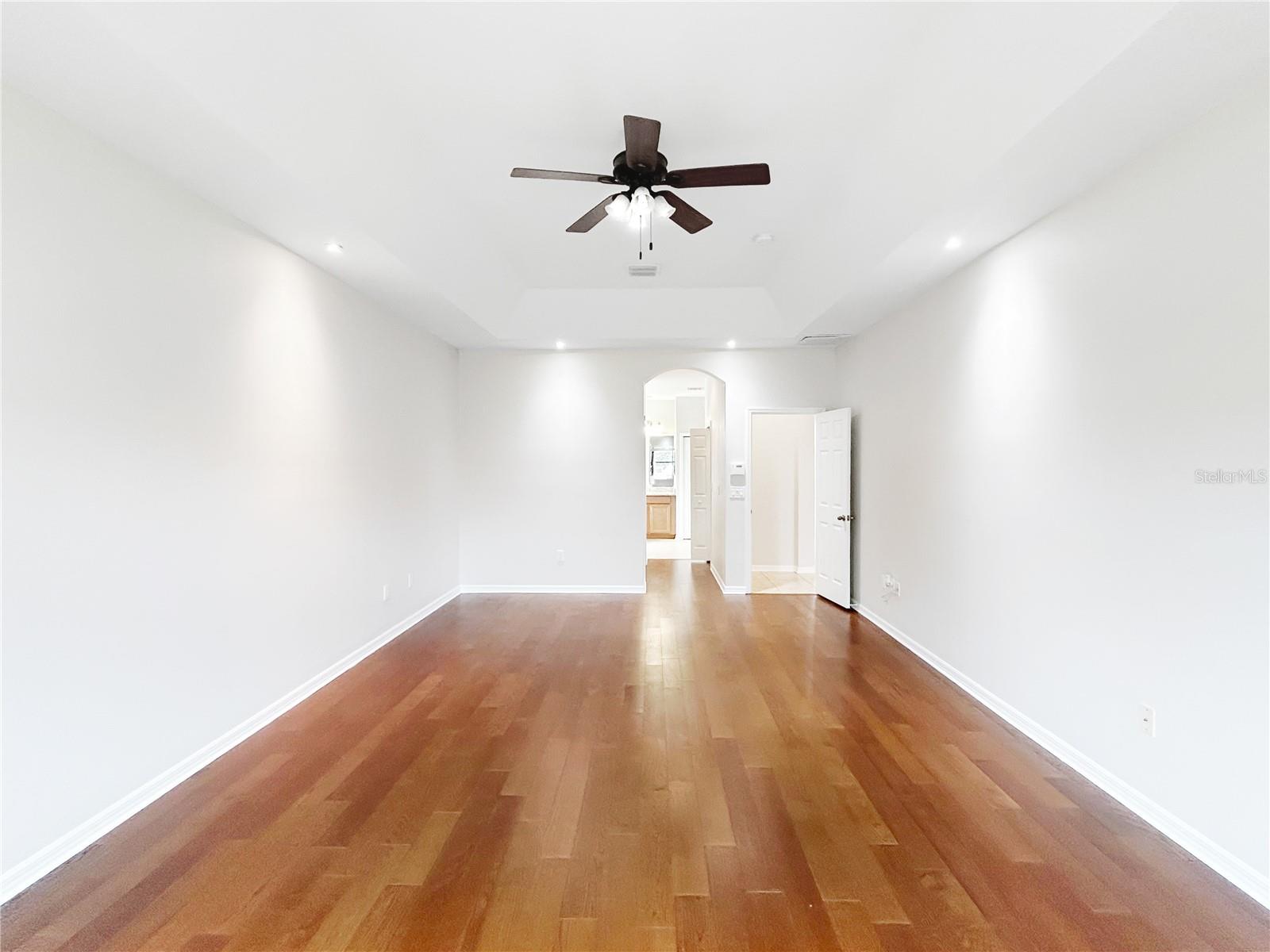 Image 21 of 53 For 8437 White Poplar Drive