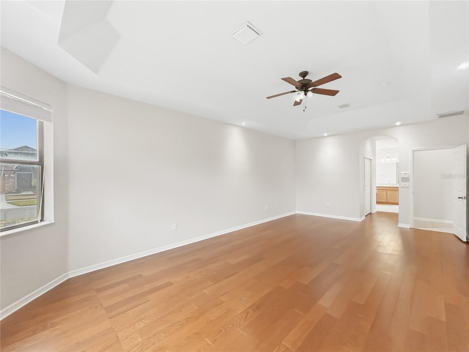 Image 22 of 53 For 8437 White Poplar Drive