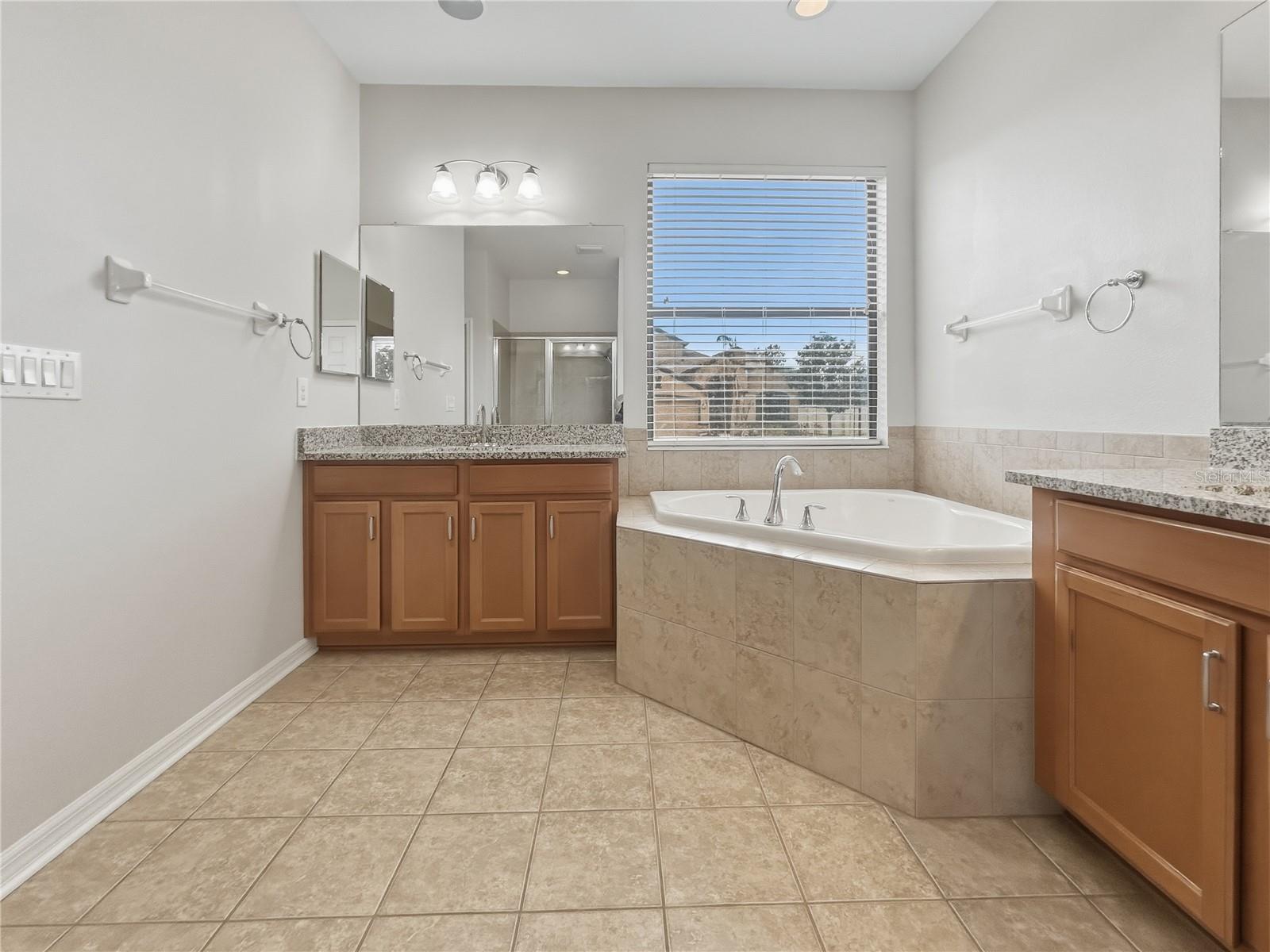 Image 25 of 53 For 8437 White Poplar Drive