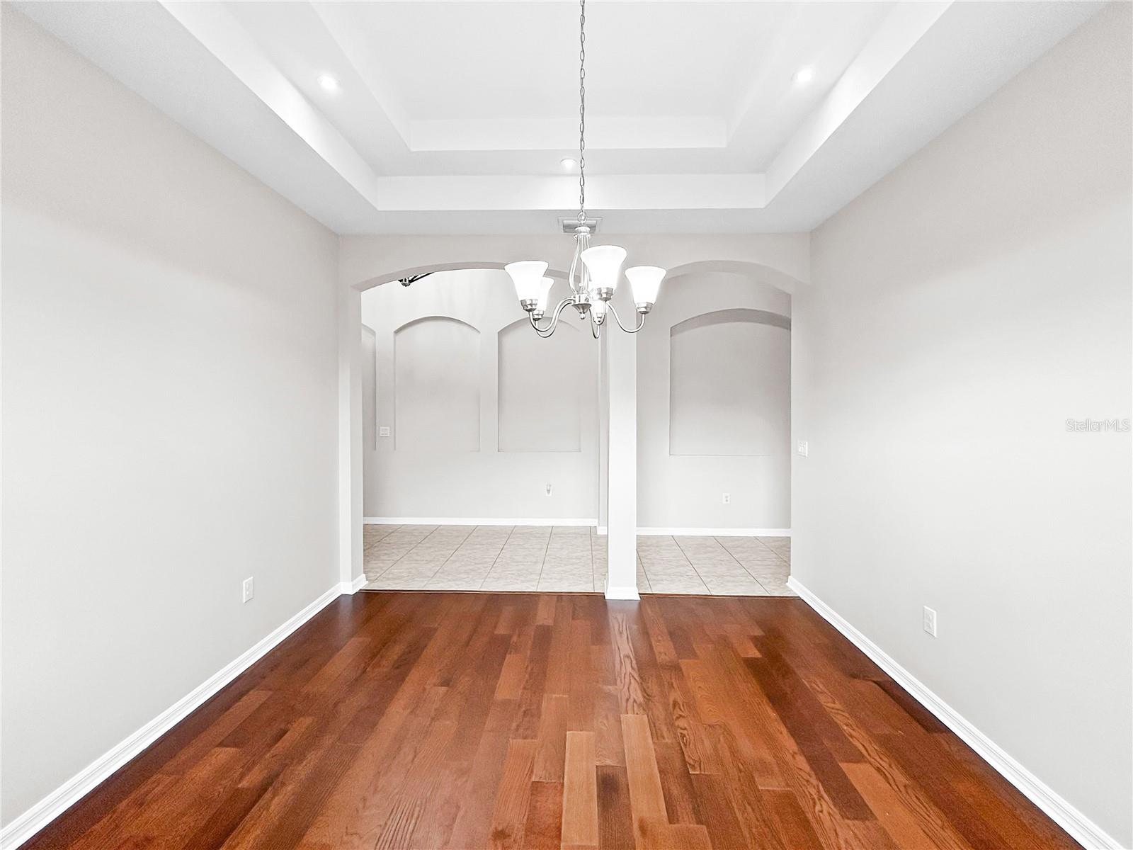 Image 6 of 53 For 8437 White Poplar Drive