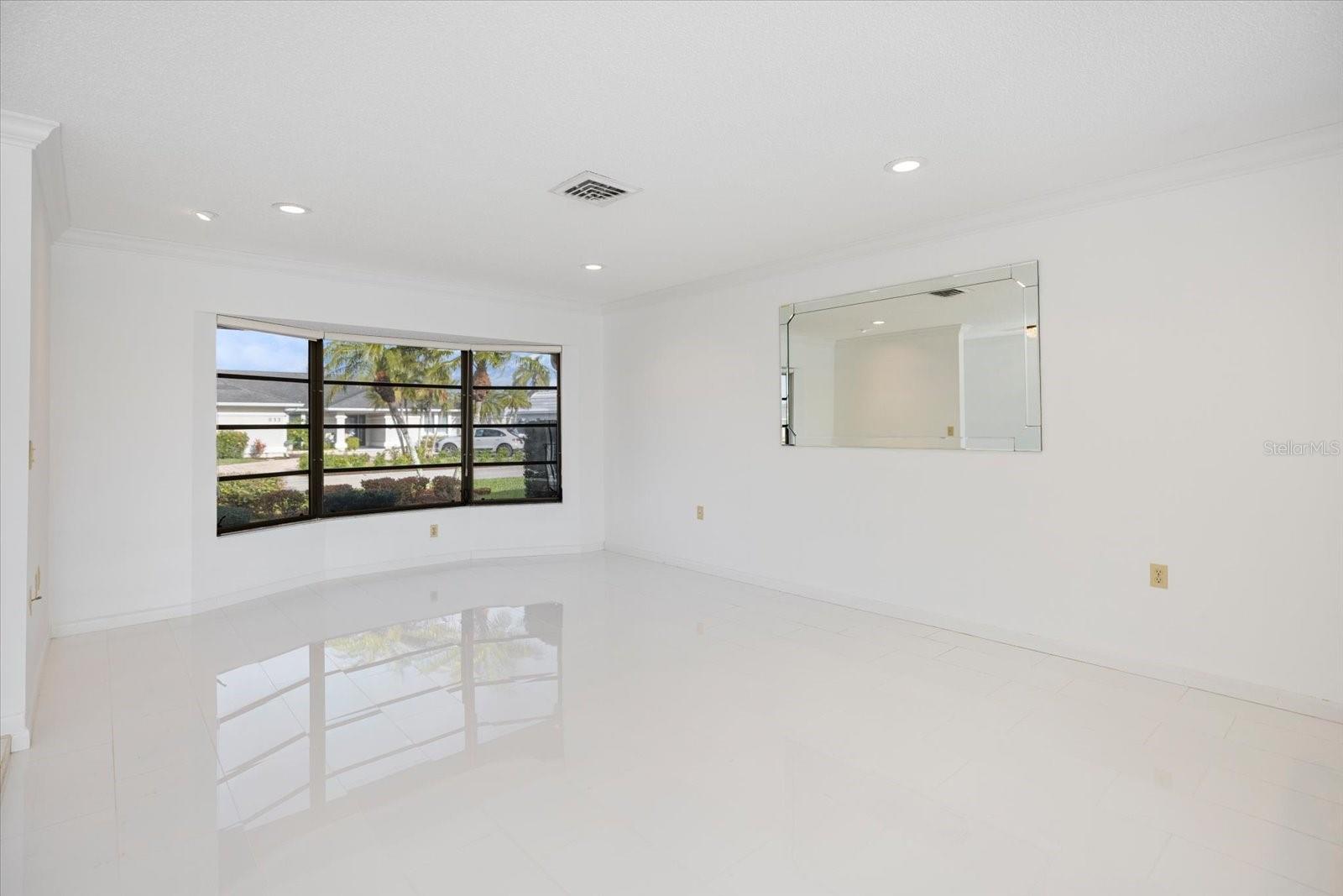 Image 15 of 36 For 952 Gondola Drive