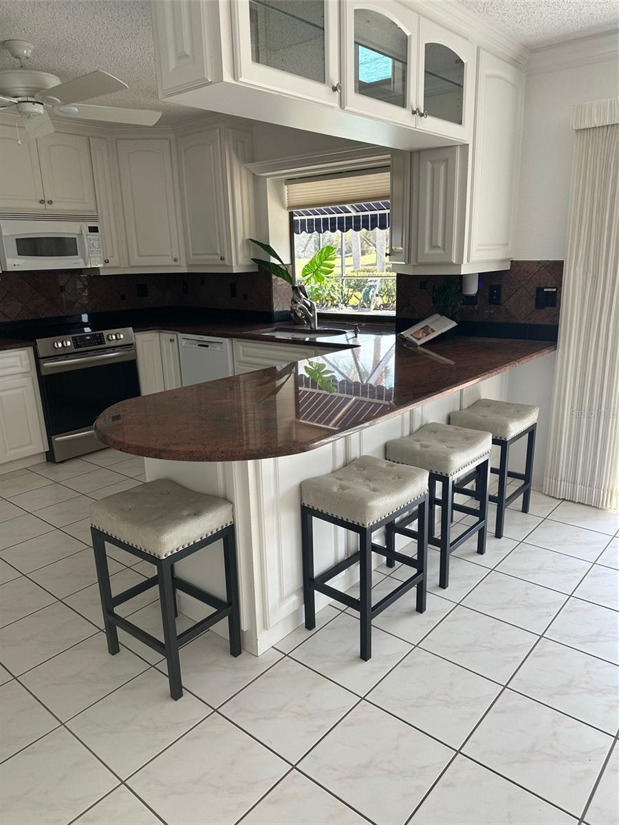 Image 7 of 36 For 952 Gondola Drive