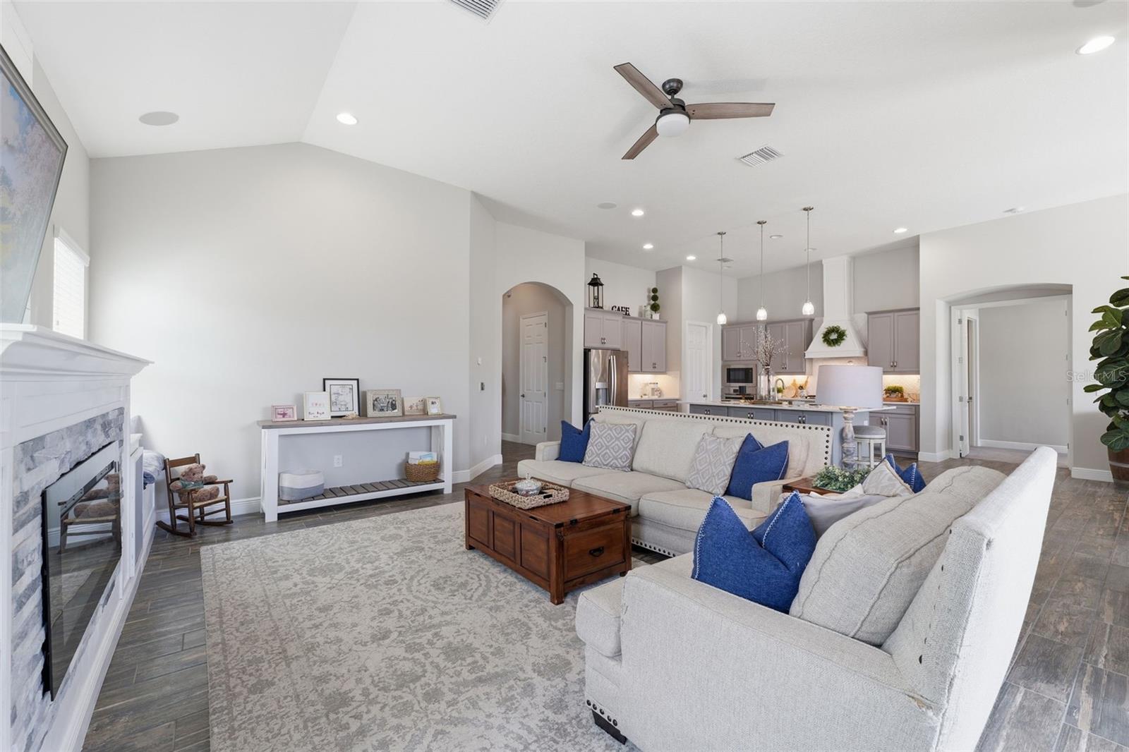 Image 10 of 50 For 8130 Water Color Drive